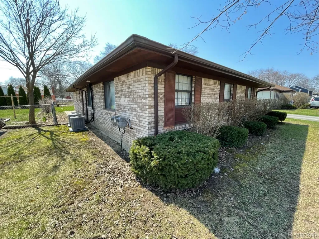 2009 W 14 Mile Road Royal Oak City MI 48073