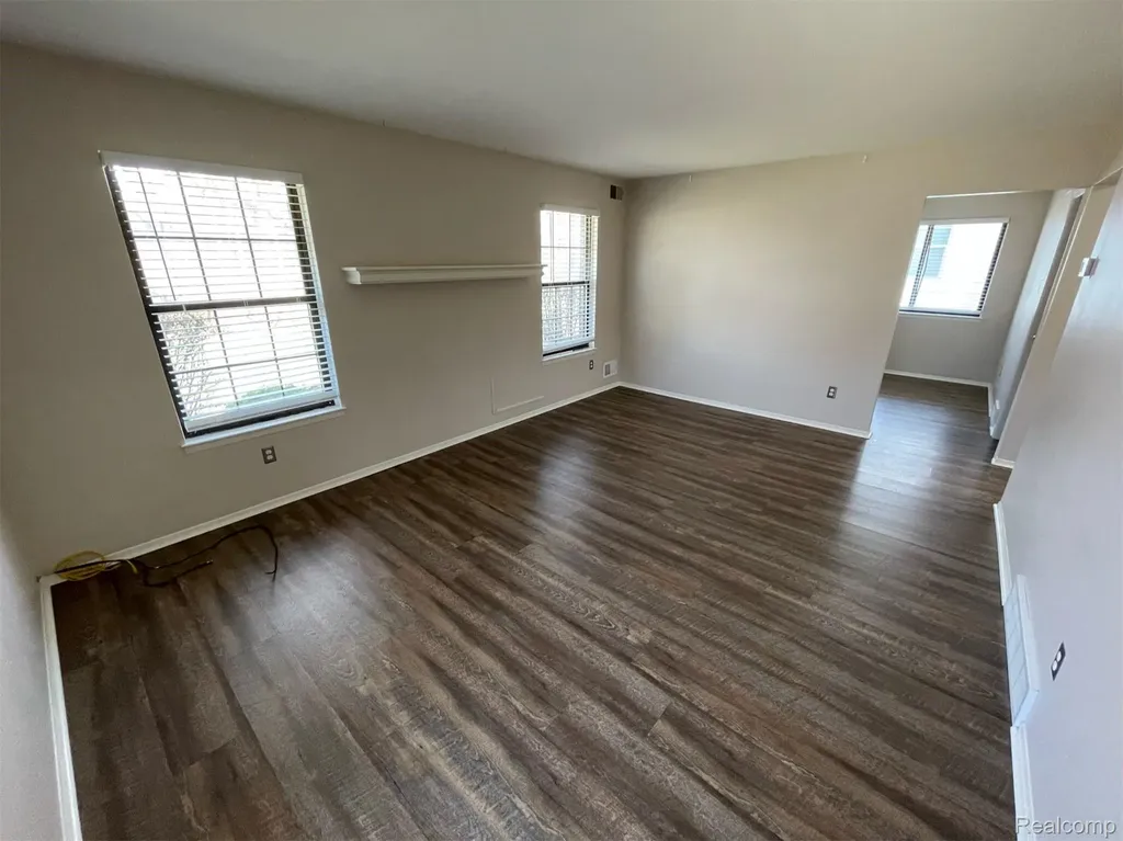 2009 W 14 Mile Road Royal Oak City MI 48073