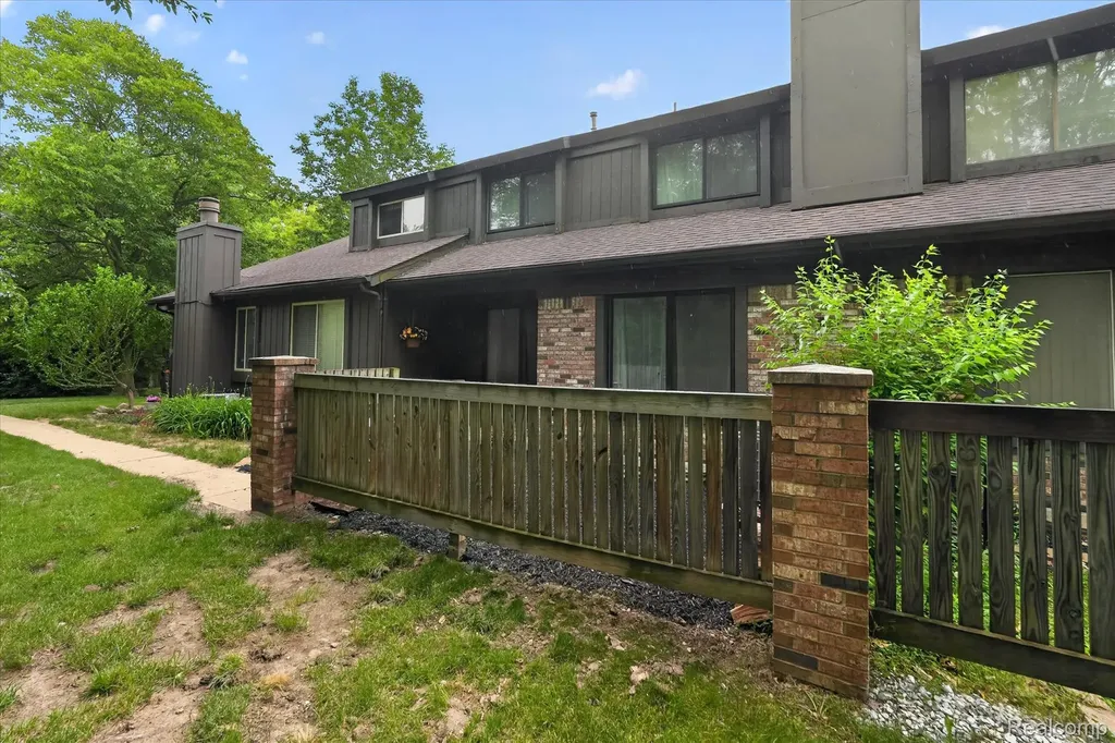 2017 Beekman Court Flint Charter Township MI 48532