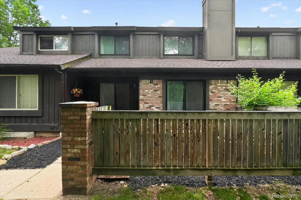2017 Beekman Court Flint Charter Township MI 48532