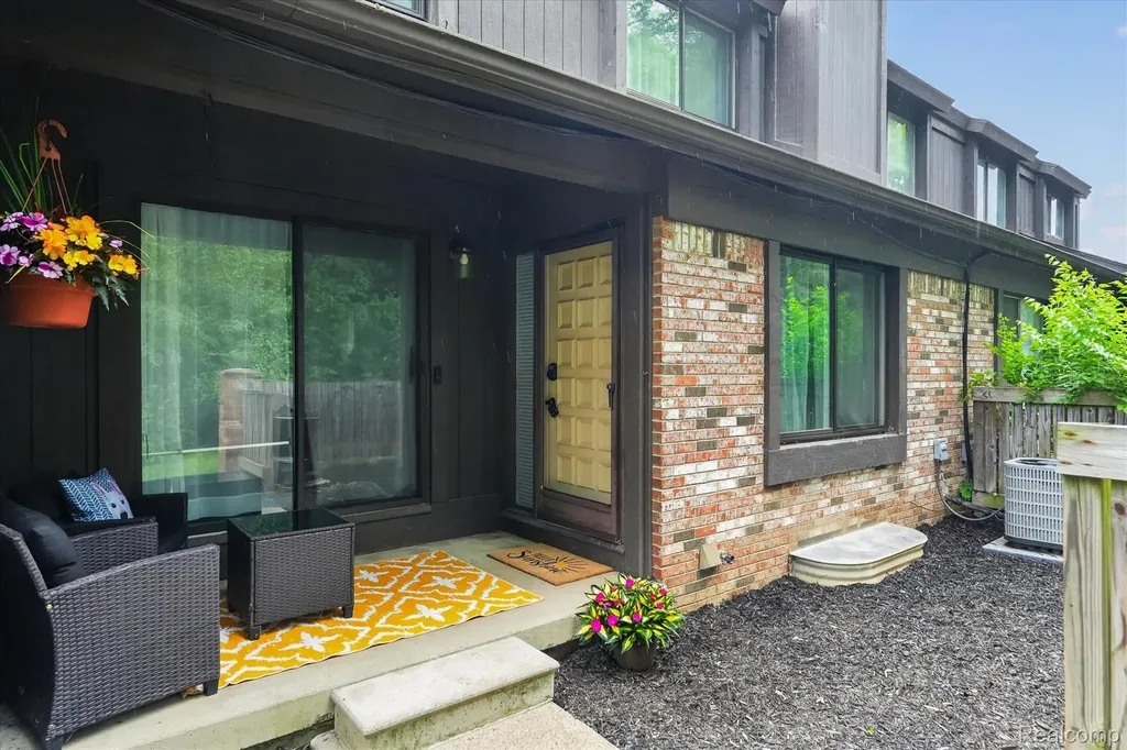 2017 Beekman Court Flint Charter Township MI 48532