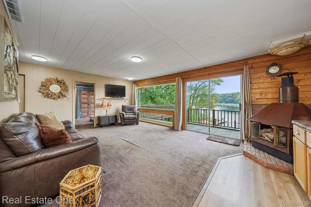 200 E Canyon Drive Milford Charter Township MI 48380