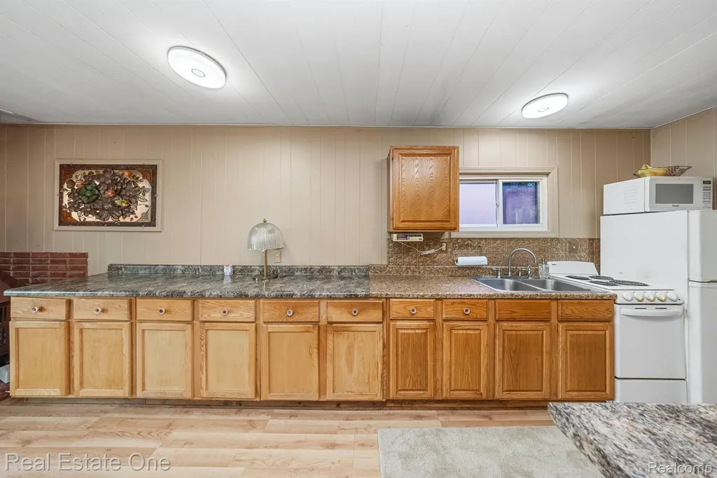 200 E Canyon Drive Milford Charter Township MI 48380