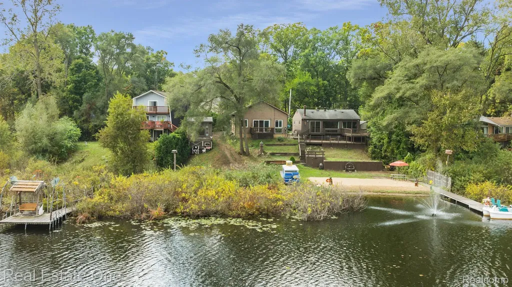 200 E Canyon Drive Milford Charter Township MI 48380