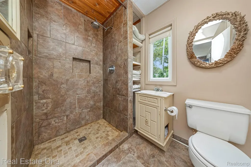 200 E Canyon Drive Milford Charter Township MI 48380