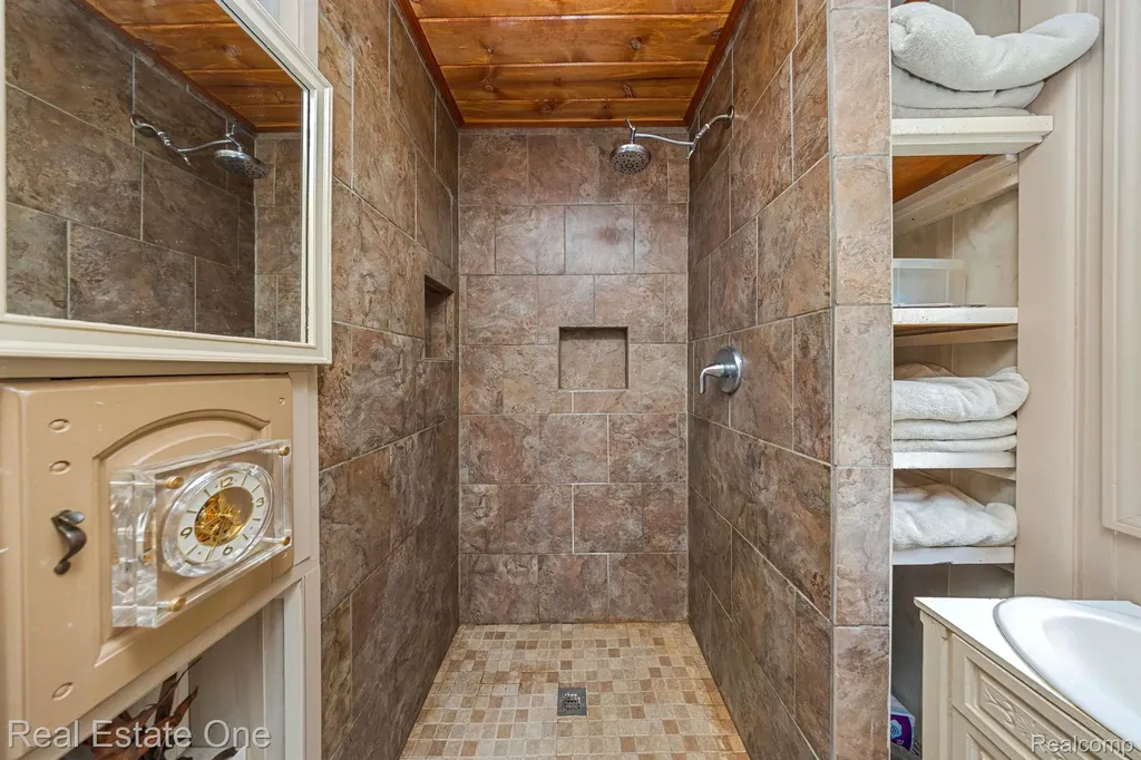 200 E Canyon Drive Milford Charter Township MI 48380