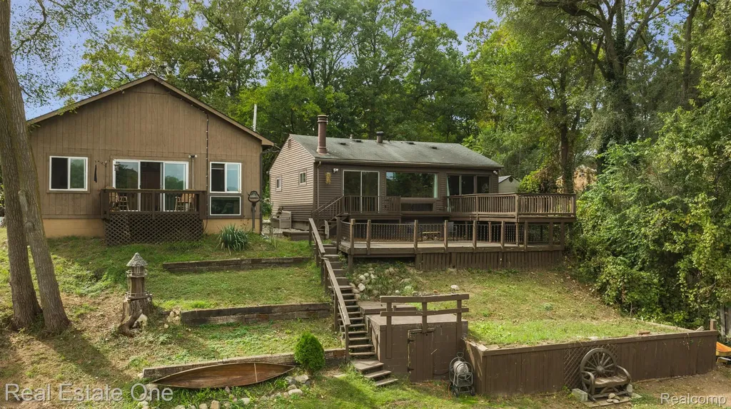 200 E Canyon Drive Milford Charter Township MI 48380