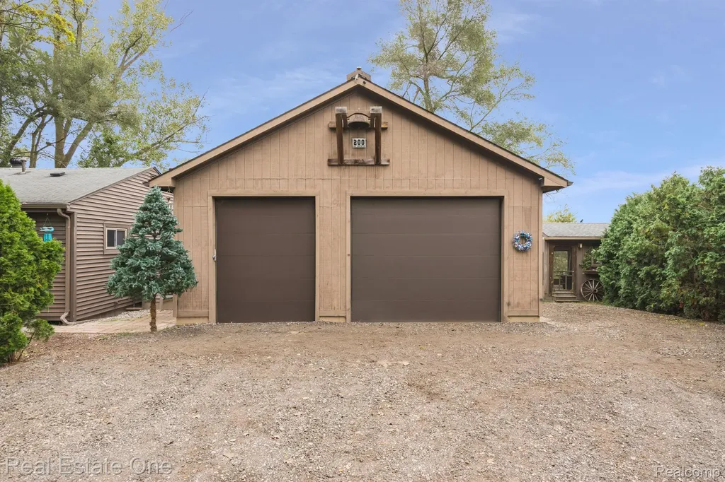 200 E Canyon Drive Milford Charter Township MI 48380