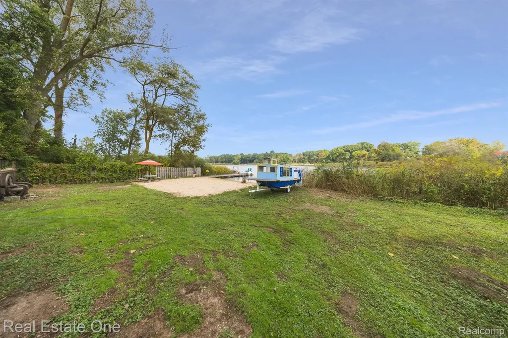 200 E Canyon Drive Milford Charter Township MI 48380