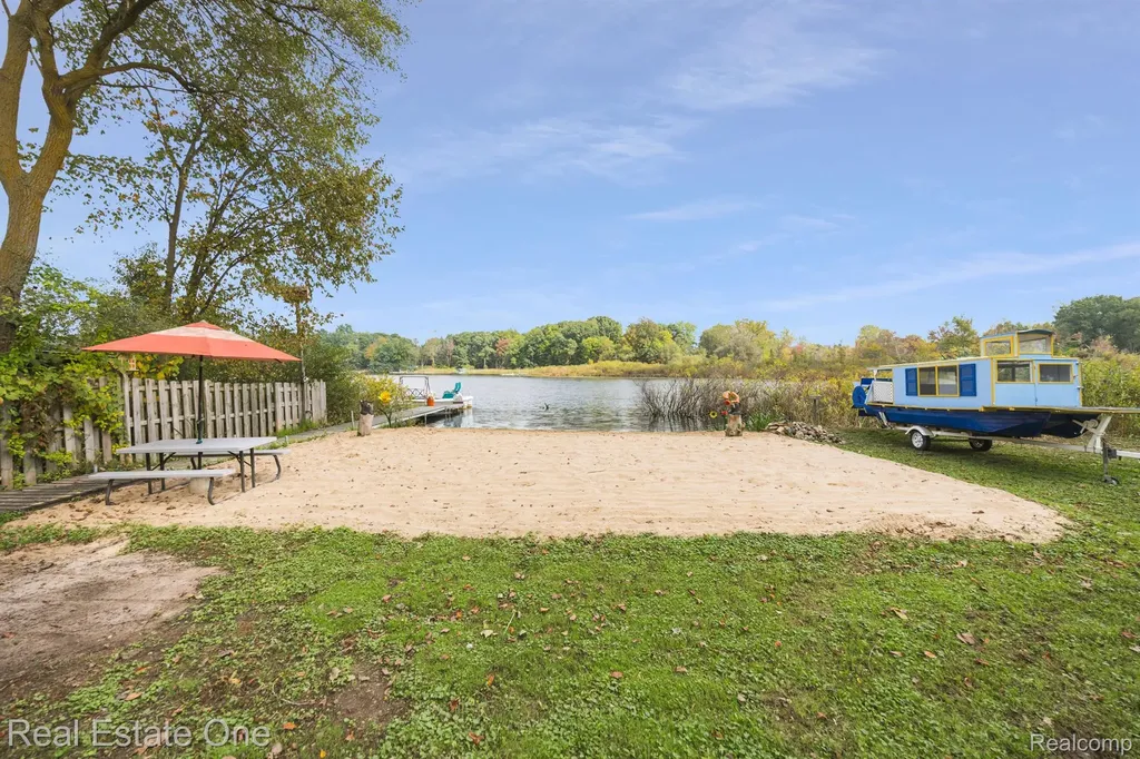 200 E Canyon Drive Milford Charter Township MI 48380