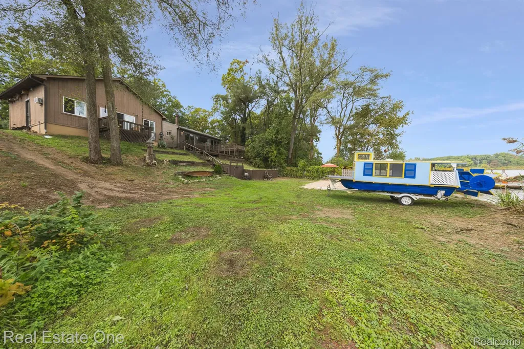 200 E Canyon Drive Milford Charter Township MI 48380