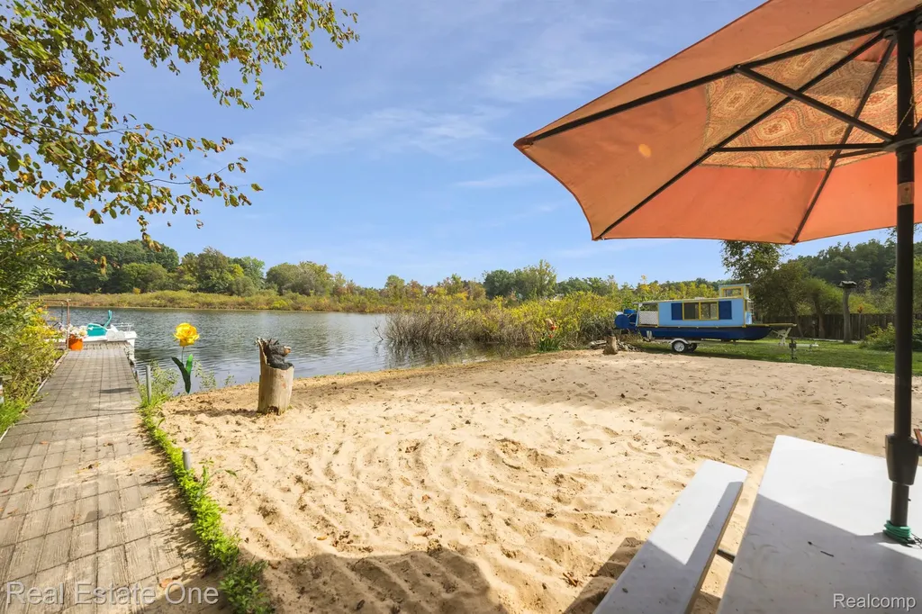 200 E Canyon Drive Milford Charter Township MI 48380