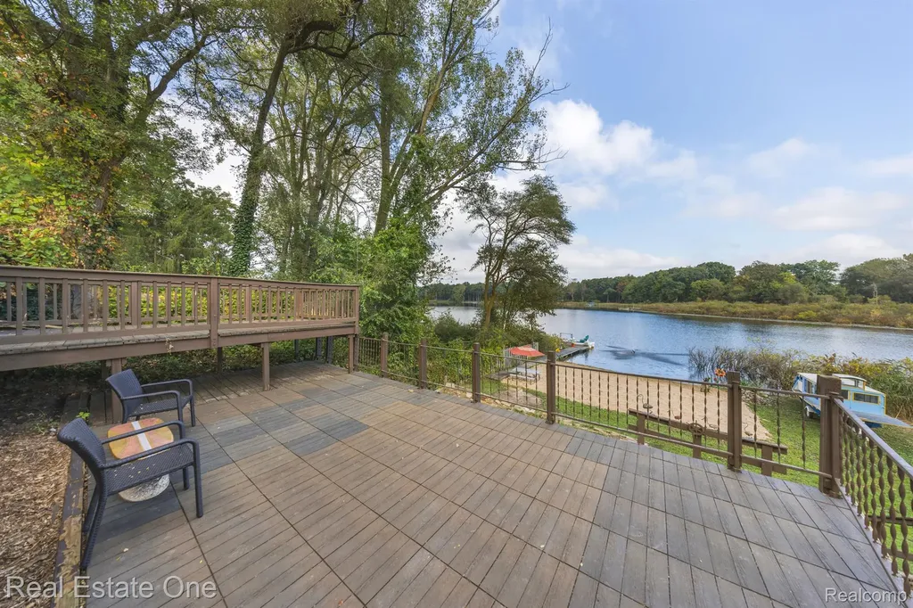 200 E Canyon Drive Milford Charter Township MI 48380
