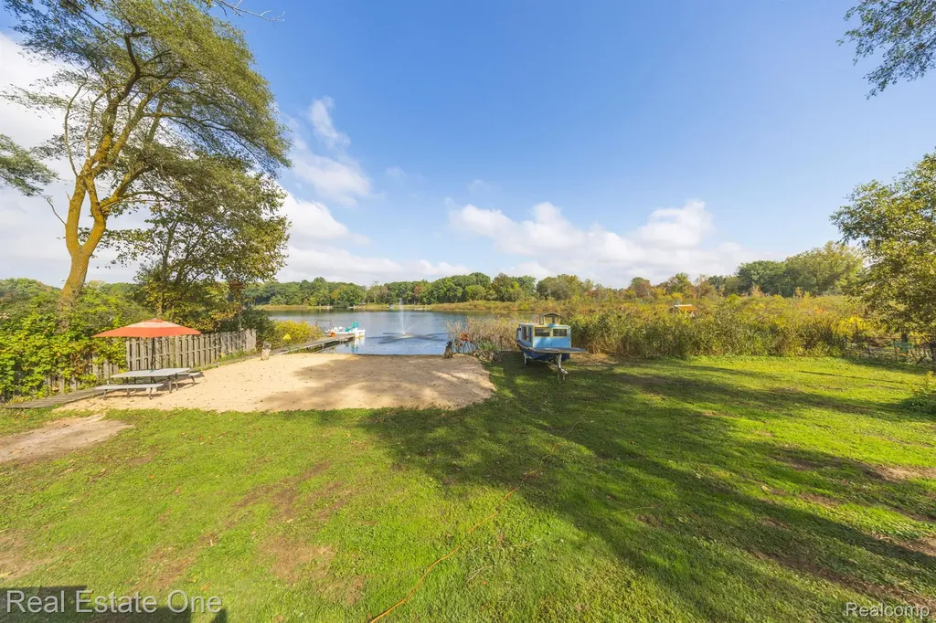 200 E Canyon Drive Milford Charter Township MI 48380