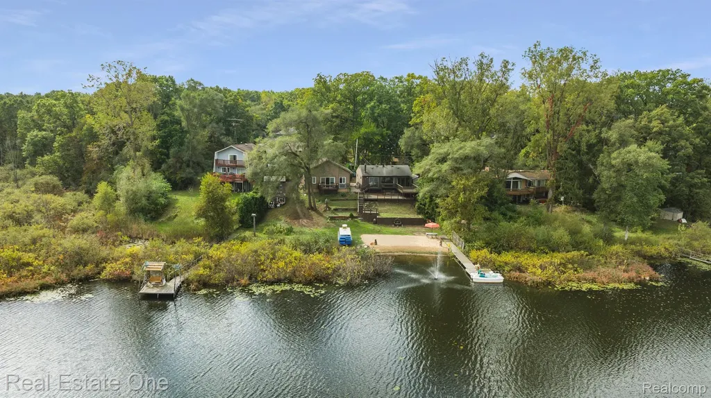 200 E Canyon Drive Milford Charter Township MI 48380
