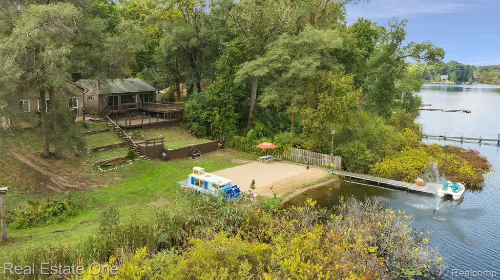200 E Canyon Drive Milford Charter Township MI 48380