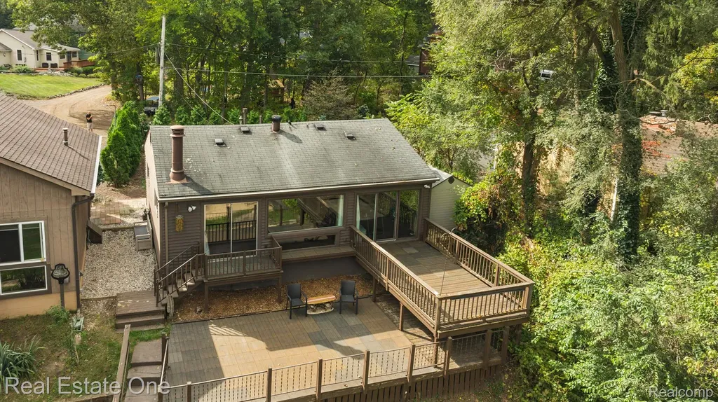 200 E Canyon Drive Milford Charter Township MI 48380