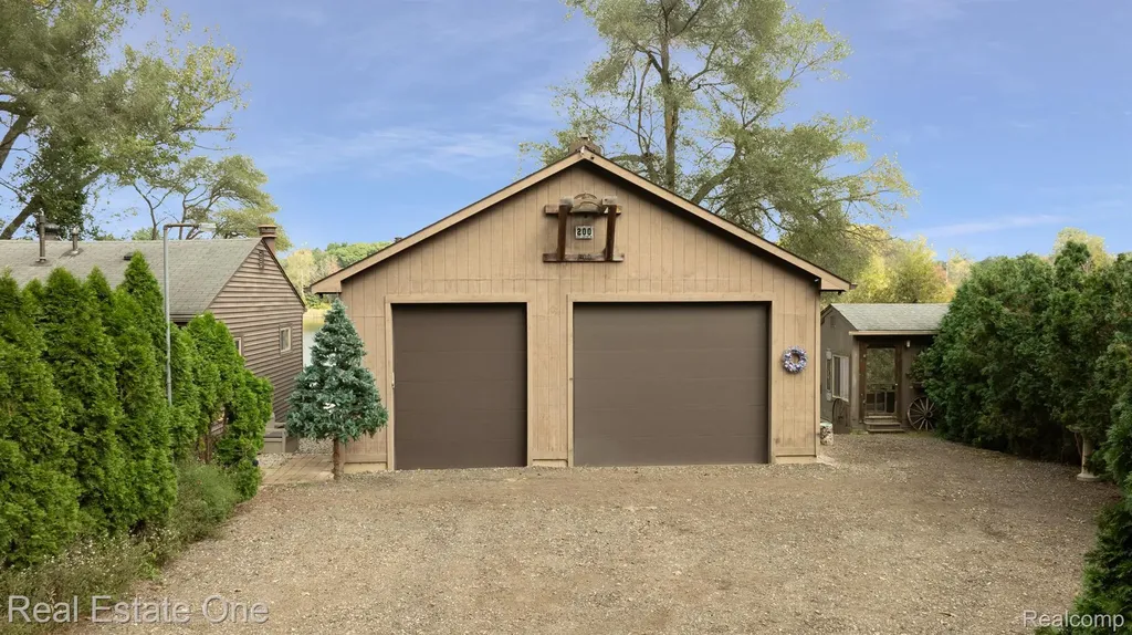 200 E Canyon Drive Milford Charter Township MI 48380
