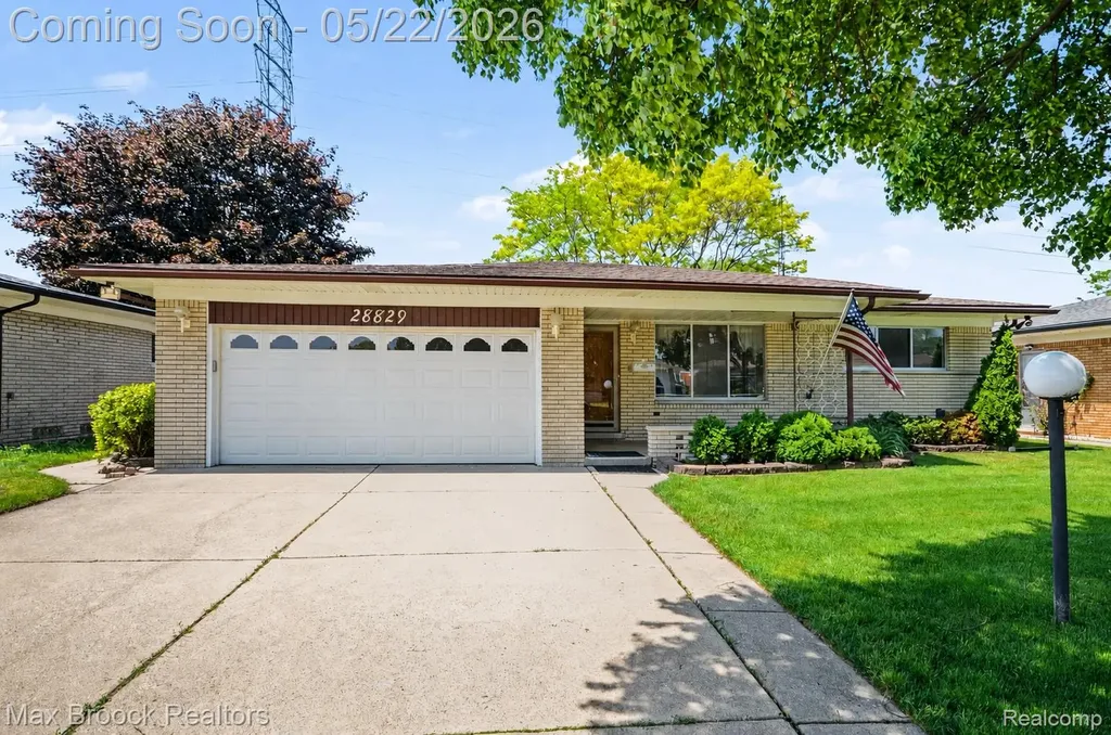 28829 Flanders Avenue Warren City MI 48088
