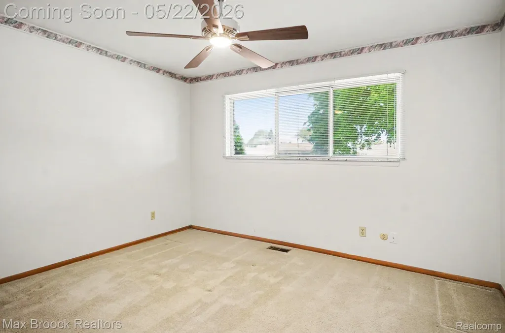28829 Flanders Avenue Warren City MI 48088