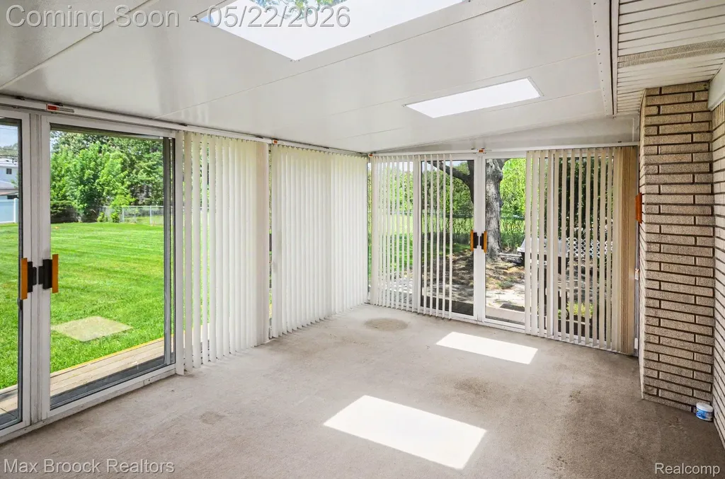 28829 Flanders Avenue Warren City MI 48088