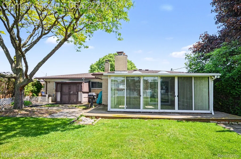 28829 Flanders Avenue Warren City MI 48088