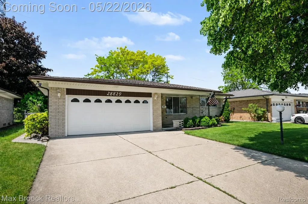 28829 Flanders Avenue Warren City MI 48088