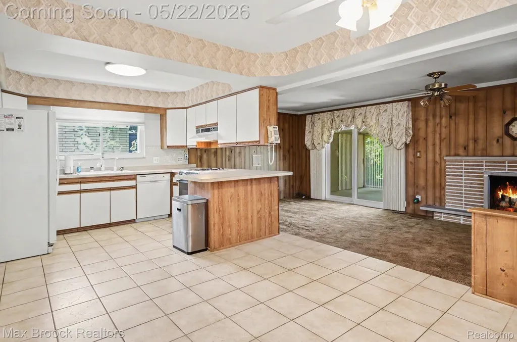 28829 Flanders Avenue Warren City MI 48088