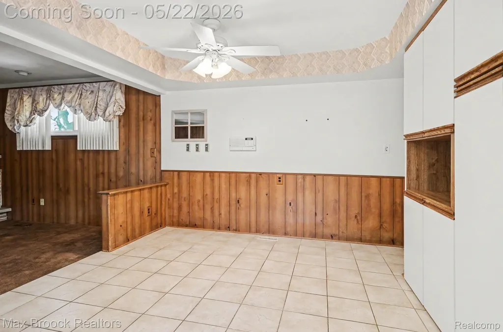 28829 Flanders Avenue Warren City MI 48088
