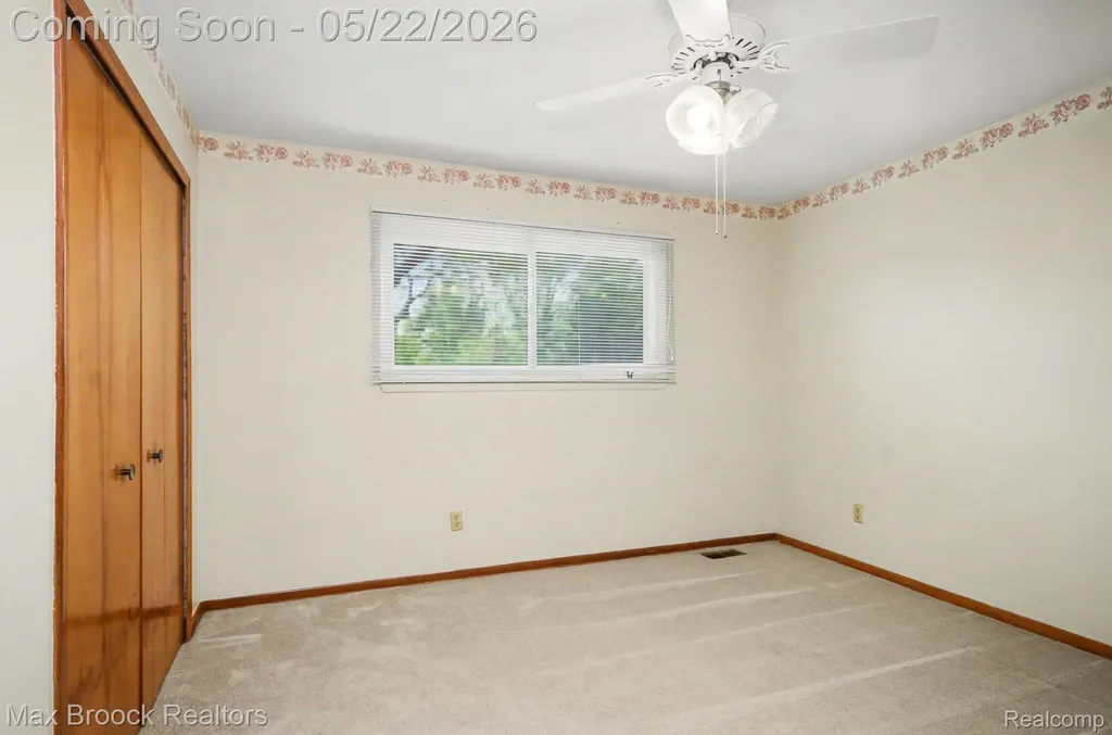 28829 Flanders Avenue Warren City MI 48088