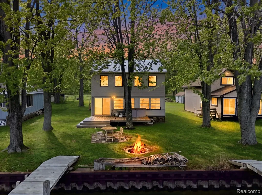 6556 Dickinson Island Clay Township MI 48001