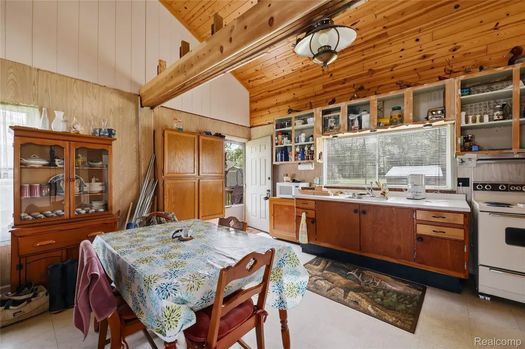 6556 Dickinson Island Clay Township MI 48001