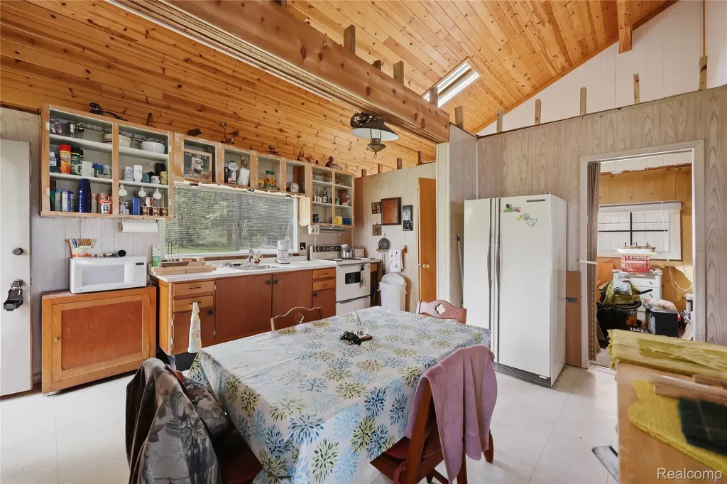 6556 Dickinson Island Clay Township MI 48001
