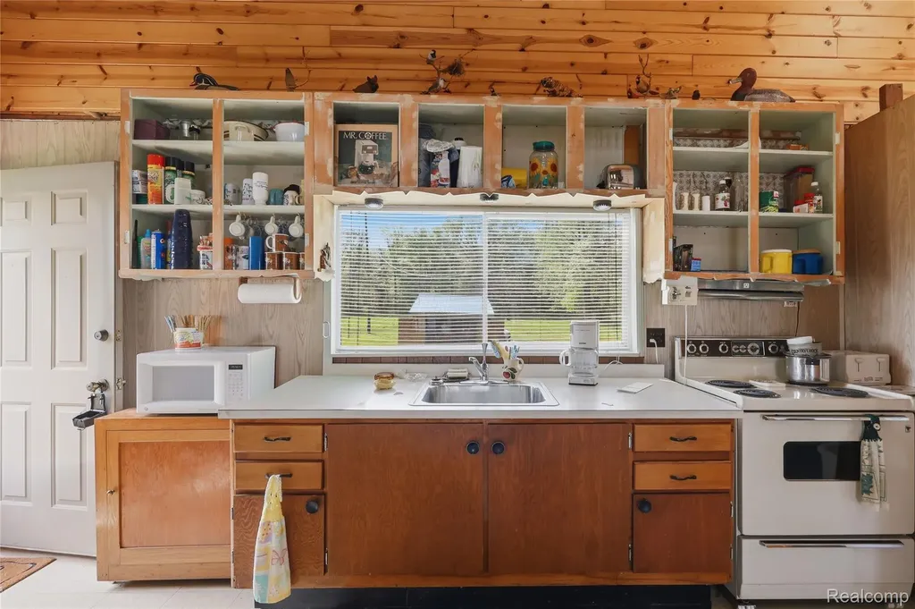 6556 Dickinson Island Clay Township MI 48001