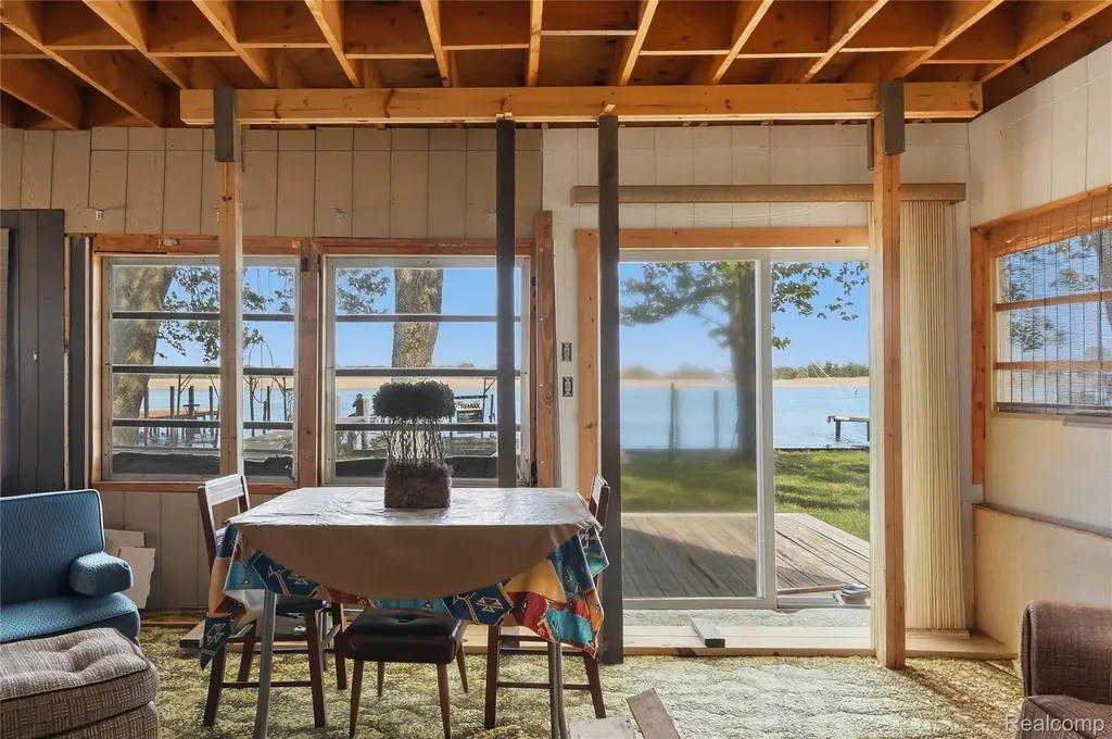 6556 Dickinson Island Clay Township MI 48001