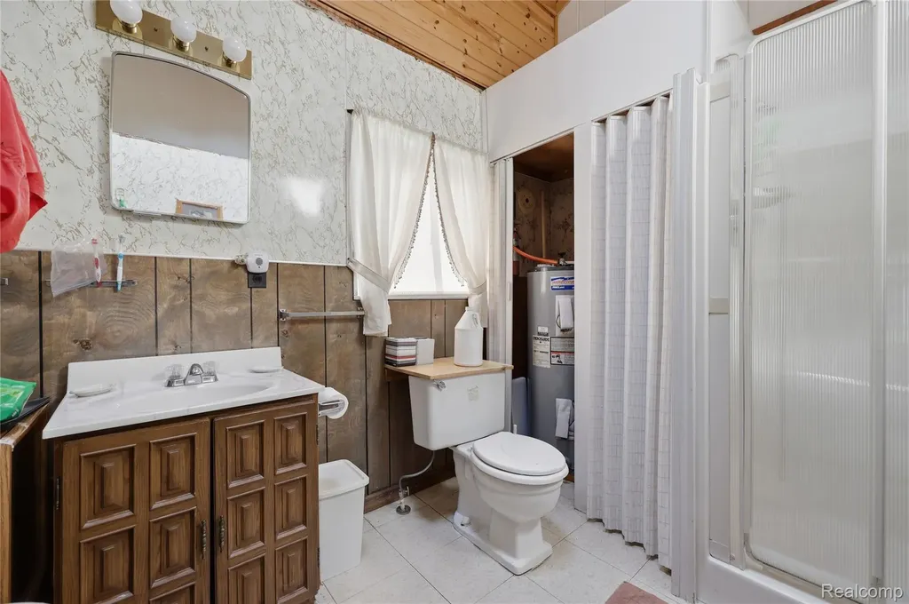 6556 Dickinson Island Clay Township MI 48001