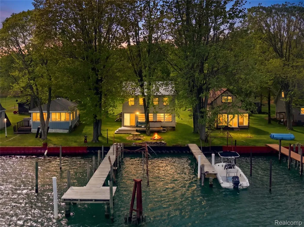 6556 Dickinson Island Clay Township MI 48001