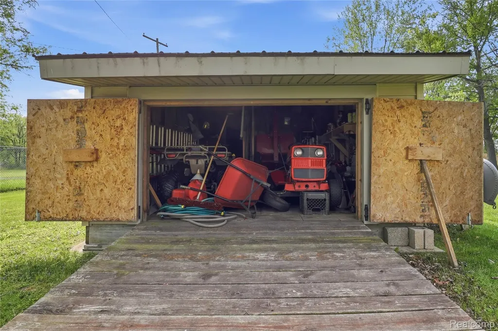 6556 Dickinson Island Clay Township MI 48001