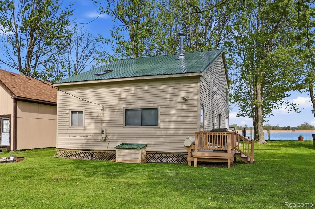 6556 Dickinson Island Clay Township MI 48001