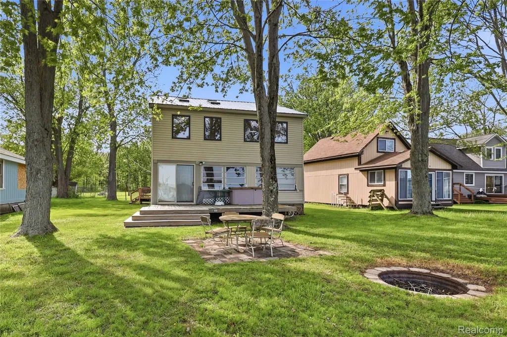 6556 Dickinson Island Clay Township MI 48001