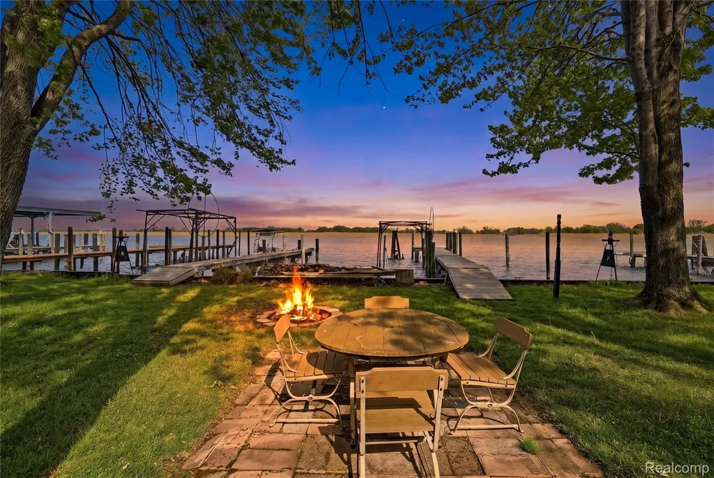 6556 Dickinson Island Clay Township MI 48001