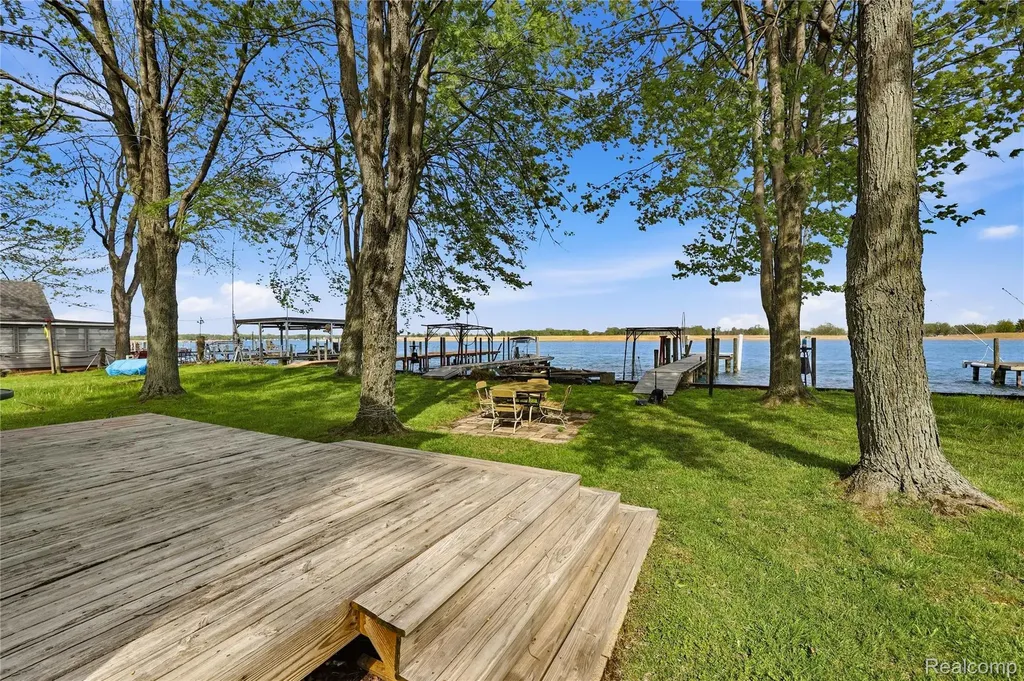 6556 Dickinson Island Clay Township MI 48001