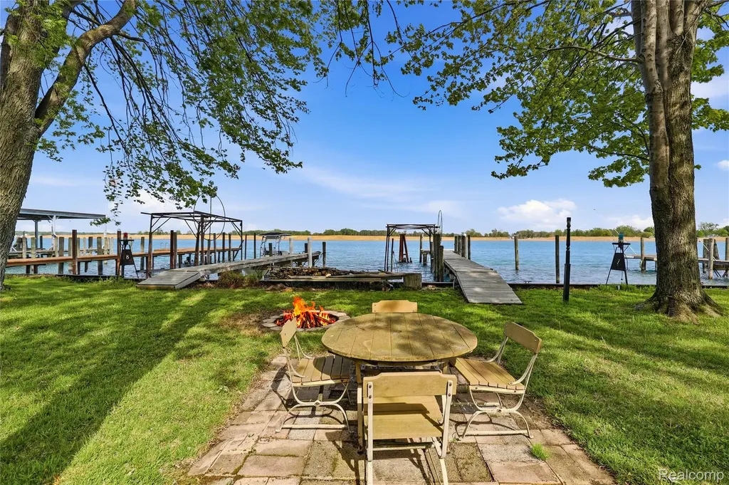 6556 Dickinson Island Clay Township MI 48001