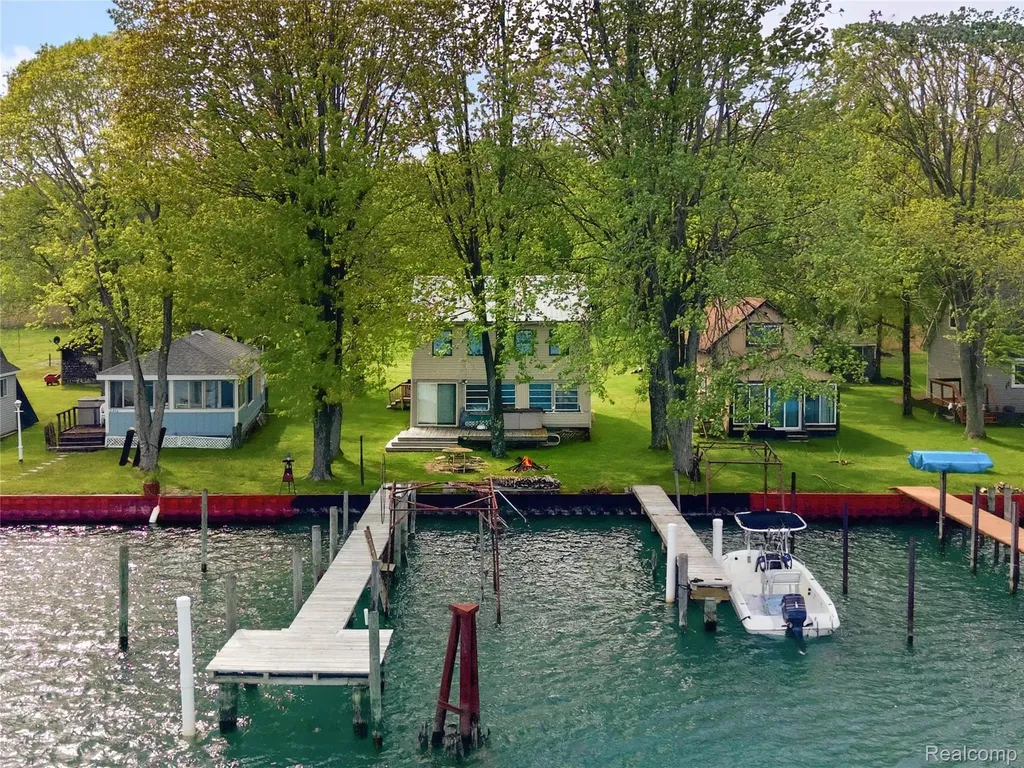6556 Dickinson Island Clay Township MI 48001