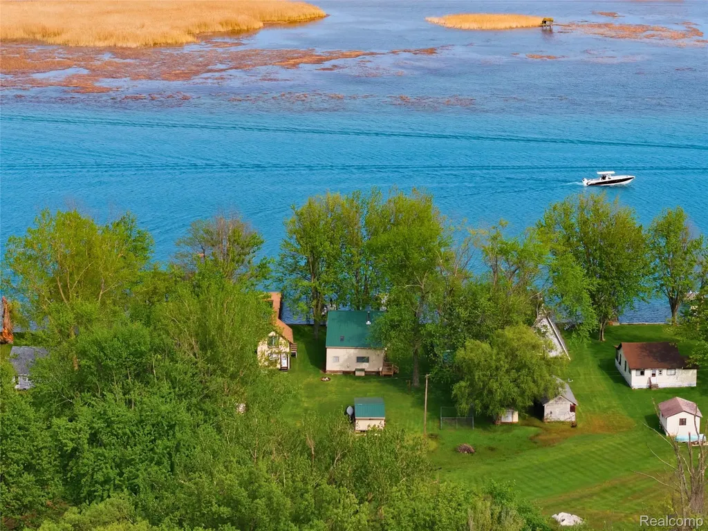 6556 Dickinson Island Clay Township MI 48001