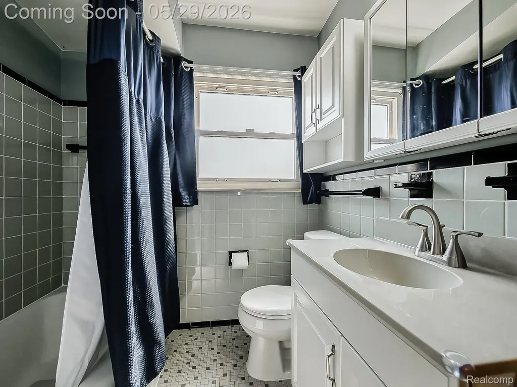 8634 Allen Road Allen Park City MI 48101