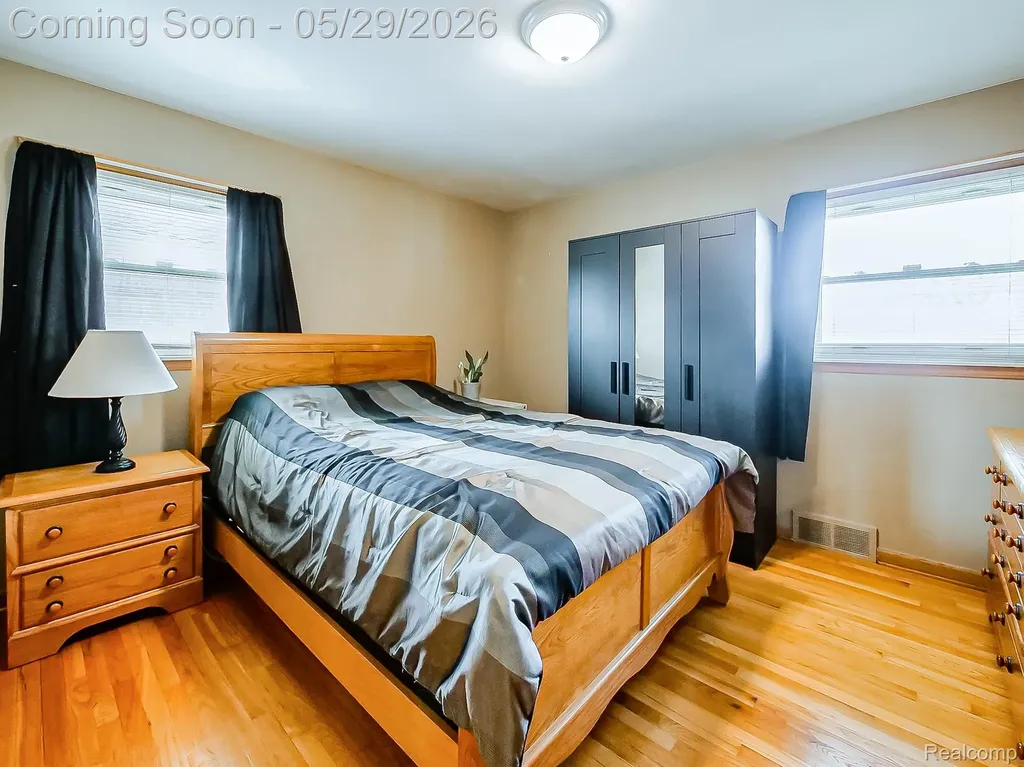 8634 Allen Road Allen Park City MI 48101