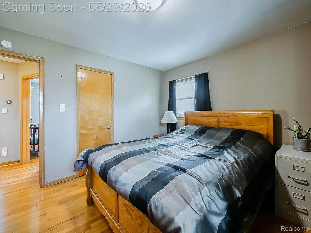 8634 Allen Road Allen Park City MI 48101