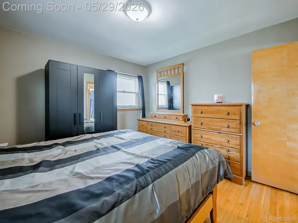 8634 Allen Road Allen Park City MI 48101