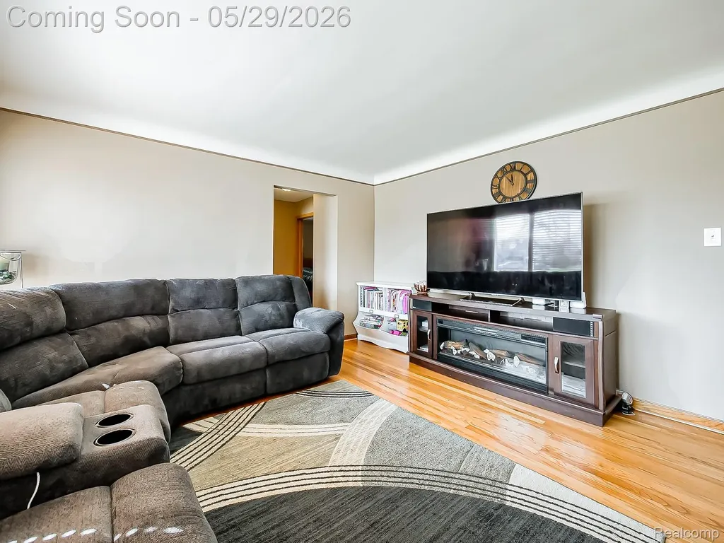 8634 Allen Road Allen Park City MI 48101